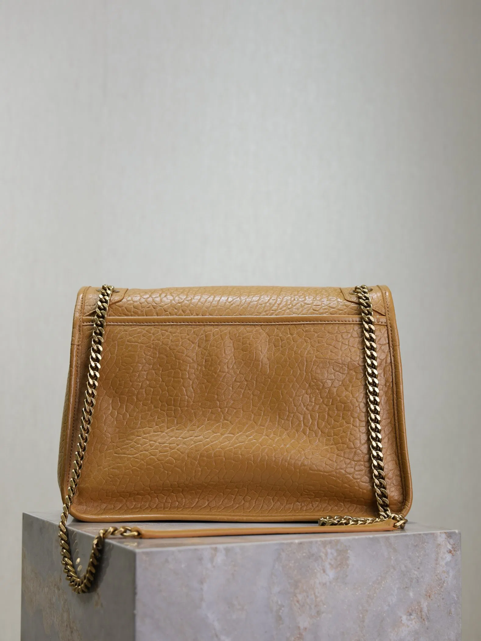 High-Quality Vintage Sheepskin Handbags From a Fashionable Brand Bag