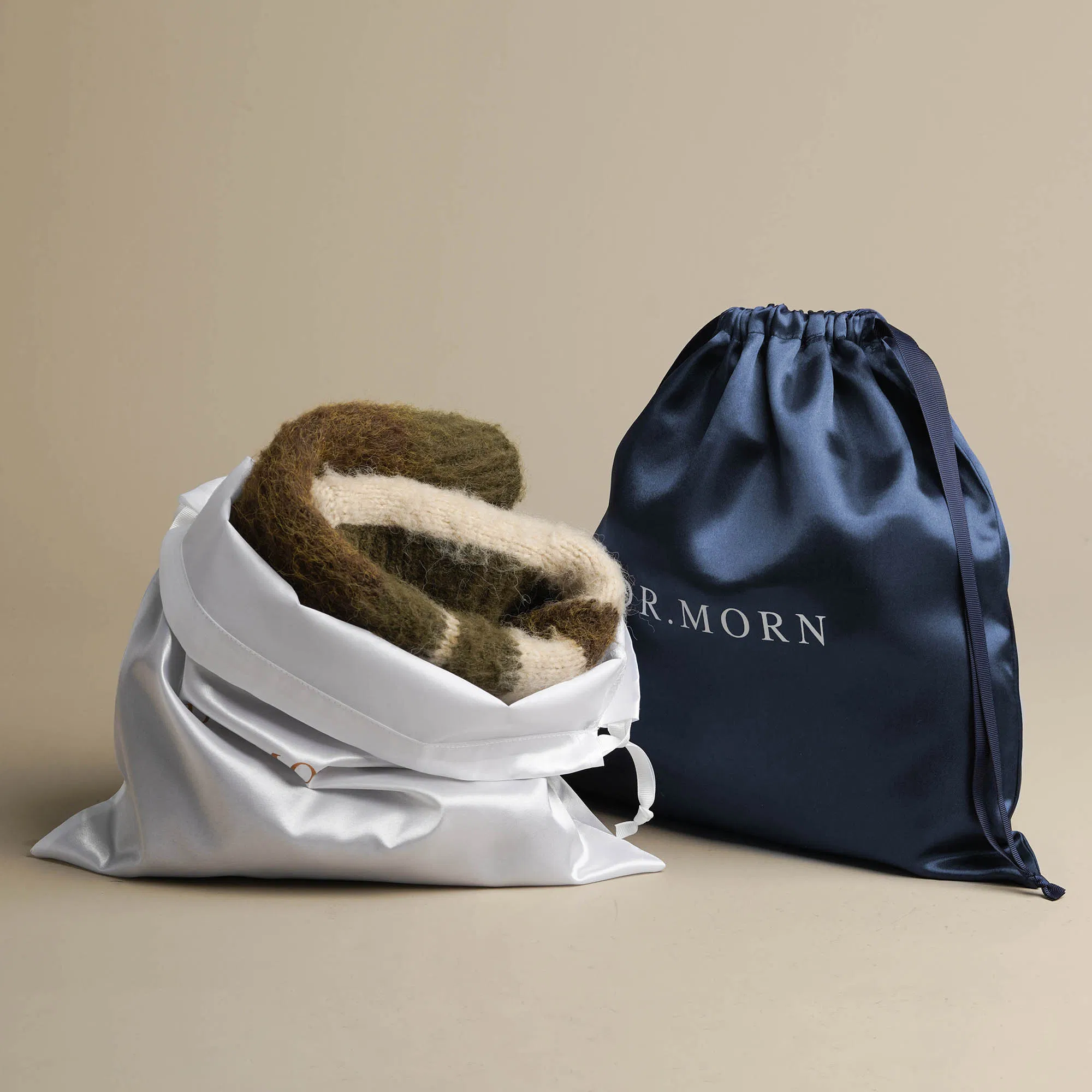 Pandasew Package 30X20cm White Customizable Satin Drawstring Bags: Dust Proof Storage for Clothing and Leather Goods Available in Multiple Sizes Custom Logo