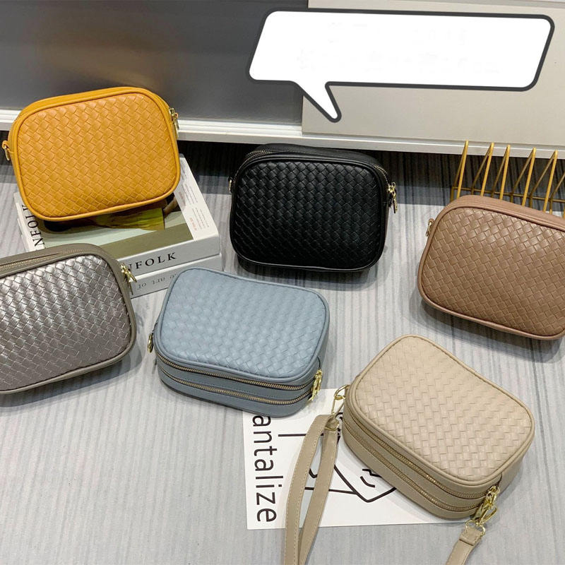 Custom High Quality Mini Woven Leather Bag for Ladies Vintage Style Crossbody Shoulder Bags for All Seasons Waterproof