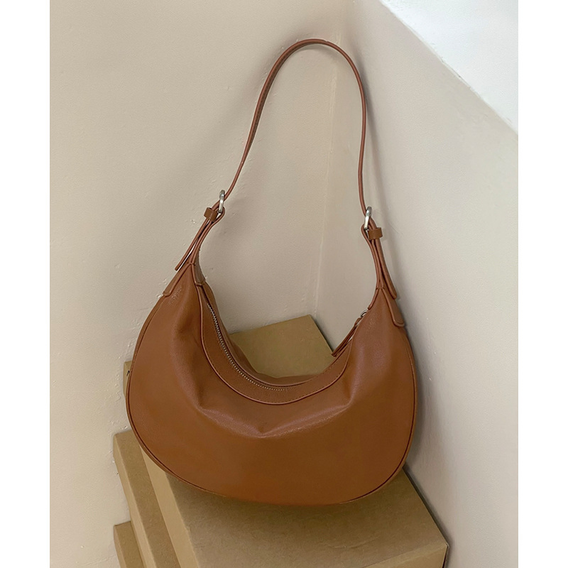 (V5968) Leather Cross-Body Dumpling Bag Vegetable Tanned Sheepskin Underarm Crescent Moon Bag