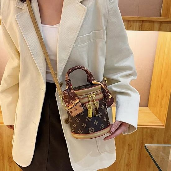 Women's Luxury High-End Designer Handbag Wallet Single Strap PU Leather with Zip Closure Waterproof Fashion Style Bag