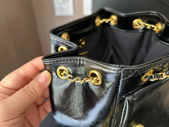 2025 New Oil Wax Sheepskin Backpack Black Diamond Chain Travel Bag Women's Bag