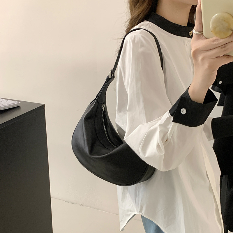 (V5968) Leather Cross-Body Dumpling Bag Vegetable Tanned Sheepskin Underarm Crescent Moon Bag