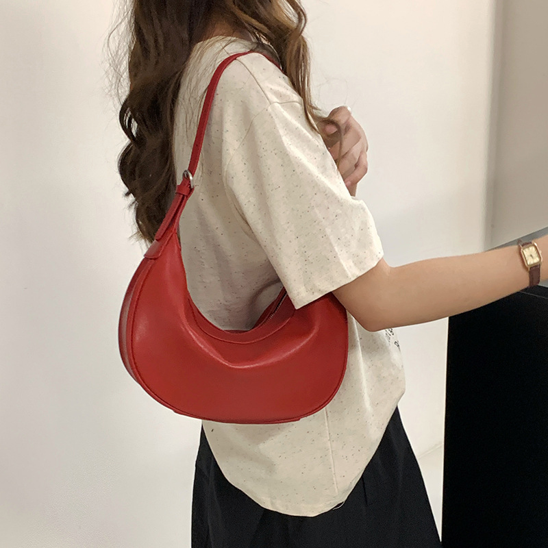 (V5968) Leather Cross-Body Dumpling Bag Vegetable Tanned Sheepskin Underarm Crescent Moon Bag