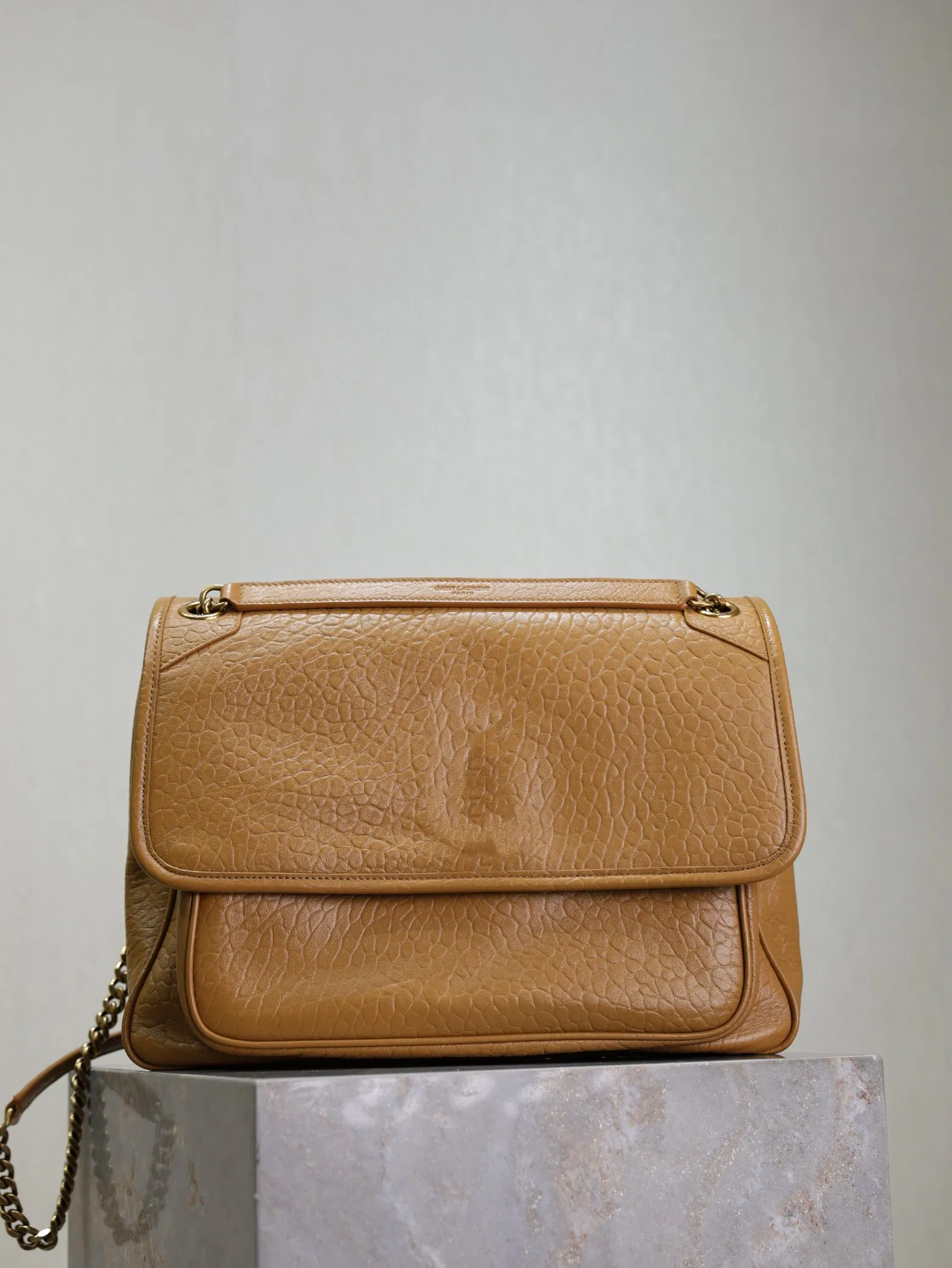 High-Quality Vintage Sheepskin Handbags From a Fashionable Brand Bag