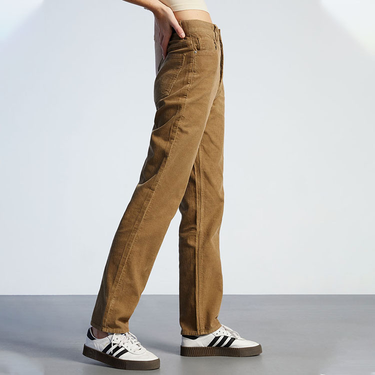 women cargo pants detail 2