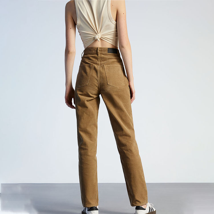 women cargo pants detail 3