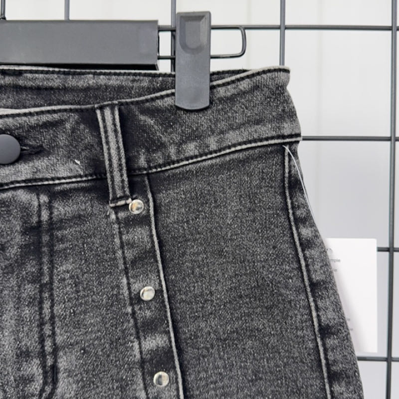70%Cotton&29%Polyester&1%Spandex Women's Low-Stretch Double-Rivet Denim Shorts