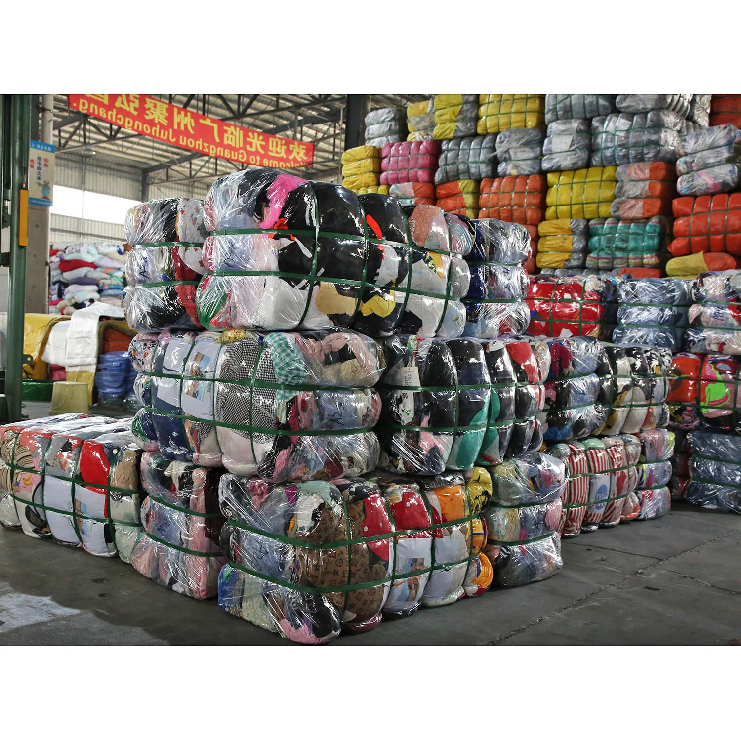 Grade a Secondhand-Clothes Bundle UK 45kg Bale Winter Used Clothes and Shoes Container for Man Ladies and Children From China