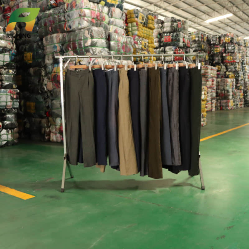 Grade a &amp; B Fall Adult Women Plus Size Pre Owned Second Hand Wholesale Bundles Per Ton Assorted Bales 20 Kg UK Used Clothes for Ladies