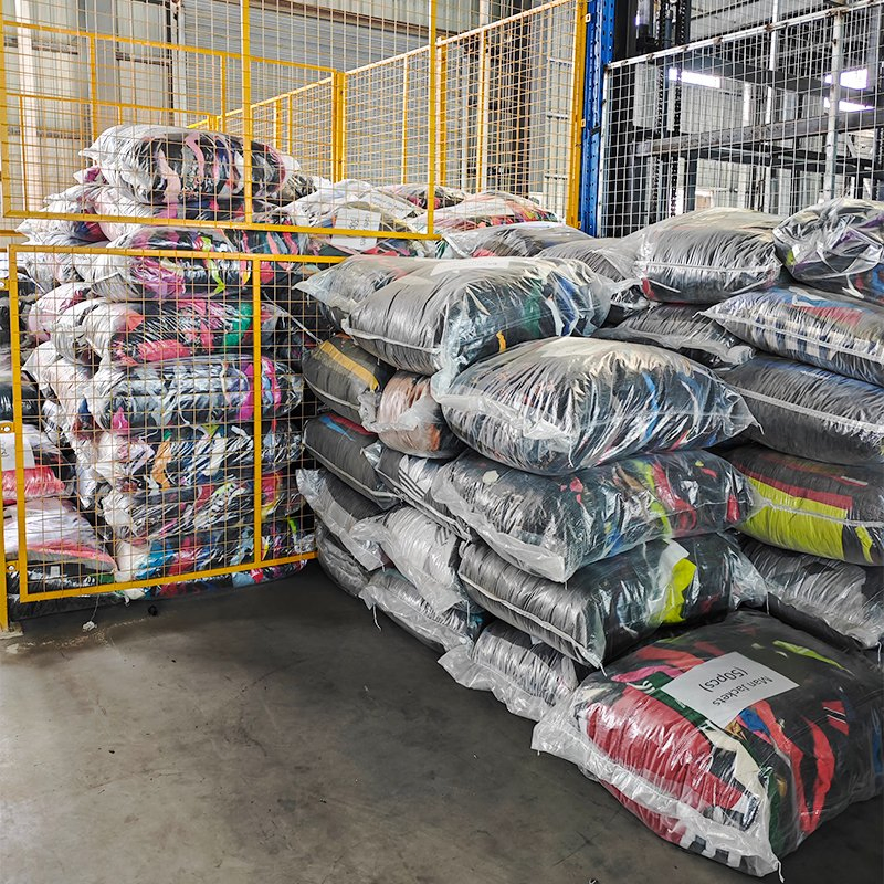 Used Jeans Denim Pants Cargo Jackets Shirts Babies Bridal Gowns Vintage Clothes Europe Ladies