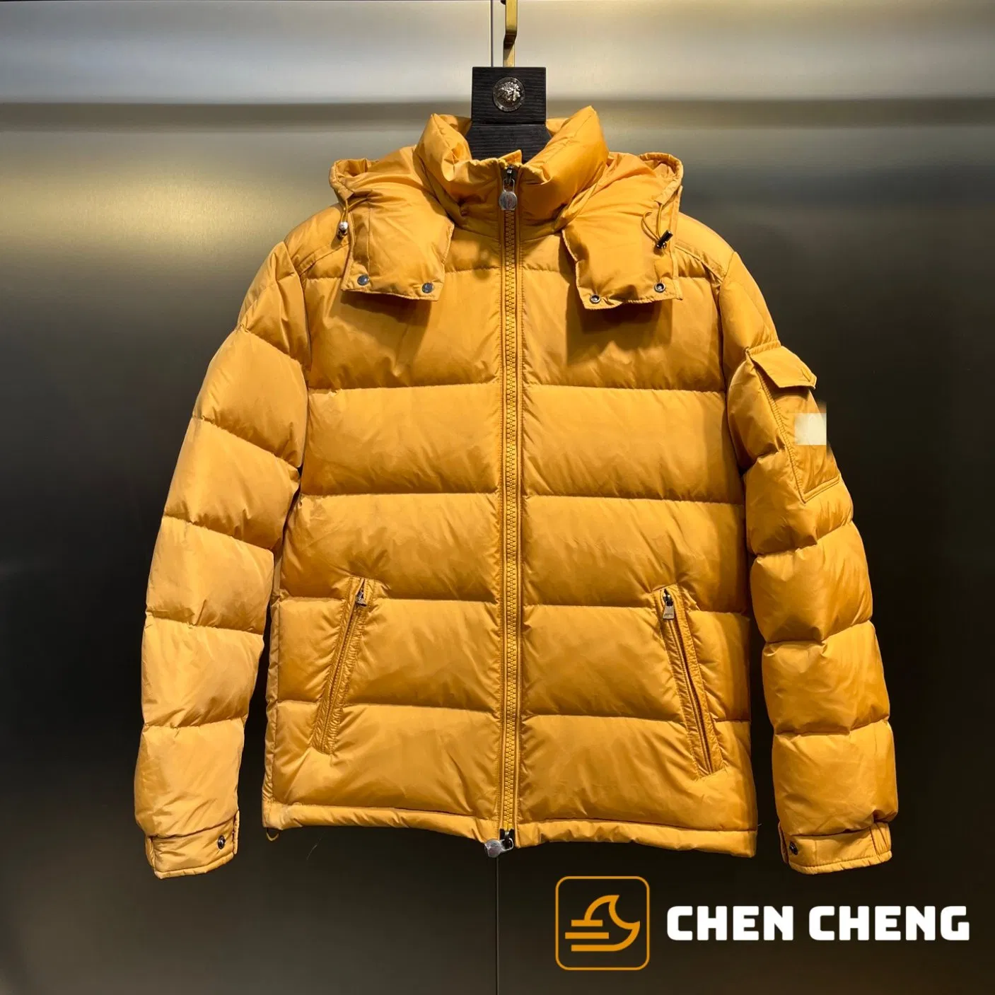 Wholesale Designer Replica Brand Winter Clothes with White Goose Down