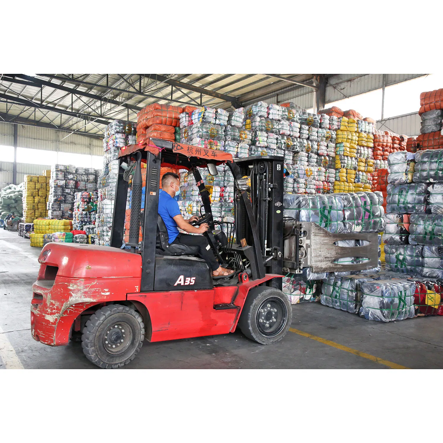 Friperie Garde AAA Wholesale Korean Us Bulk Winter Used Clothing Bundles for Adults Men Wear Thrift Used Clothes Bale for Africa