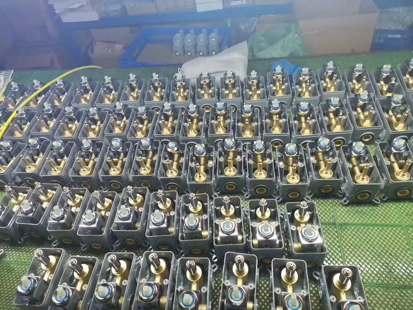 Hole China Factory Chrome Finished Bathroom Brass Basin Faucet