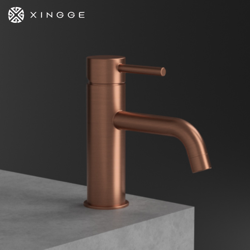 Made of China Factory Basin Sink Tap Mixer Hot &amp; Cold Water Stainless Steel Faucetshigh-Quality Basin Bathroom Brass Faucet