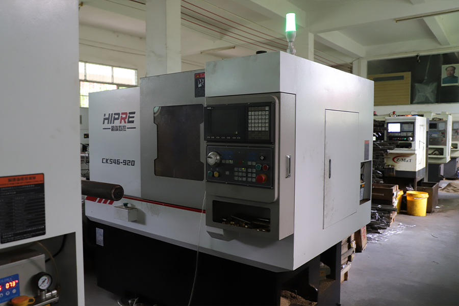 Heavy-Duty Commercial Kitchen Faucet with Long Lever Design