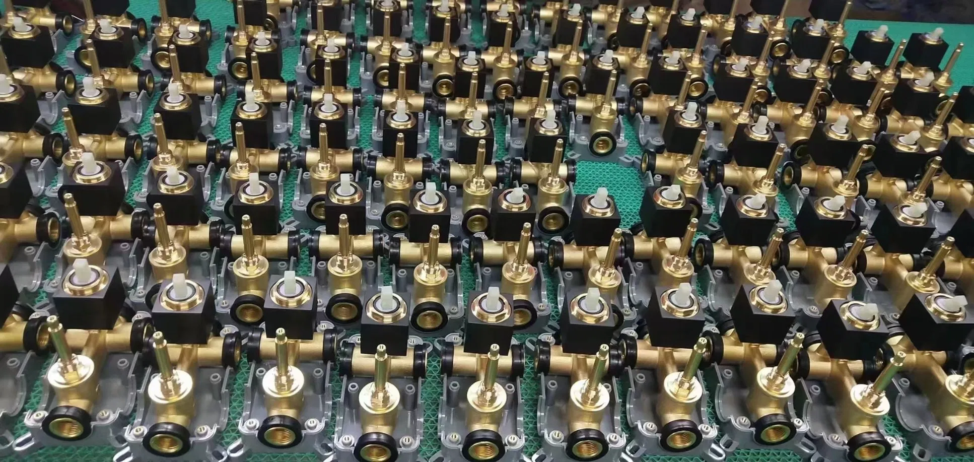 Hole China Factory Chrome Finished Bathroom Brass Basin Faucet