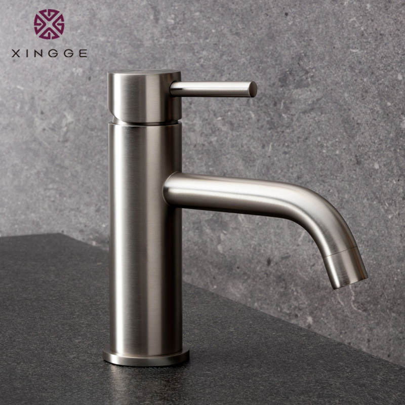 Made of China Factory Basin Sink Tap Mixer Hot &amp; Cold Water Stainless Steel Faucetshigh-Quality Basin Bathroom Brass Faucet