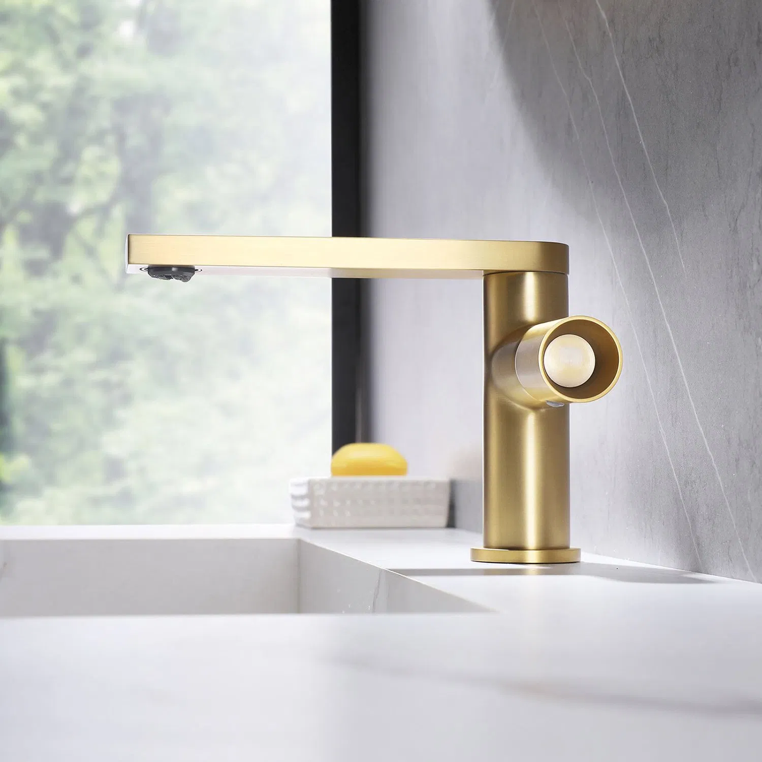 Luxury Unique Design Gold Finished Brass Wash Basin Faucet Hot Cold Bathroom Faucets