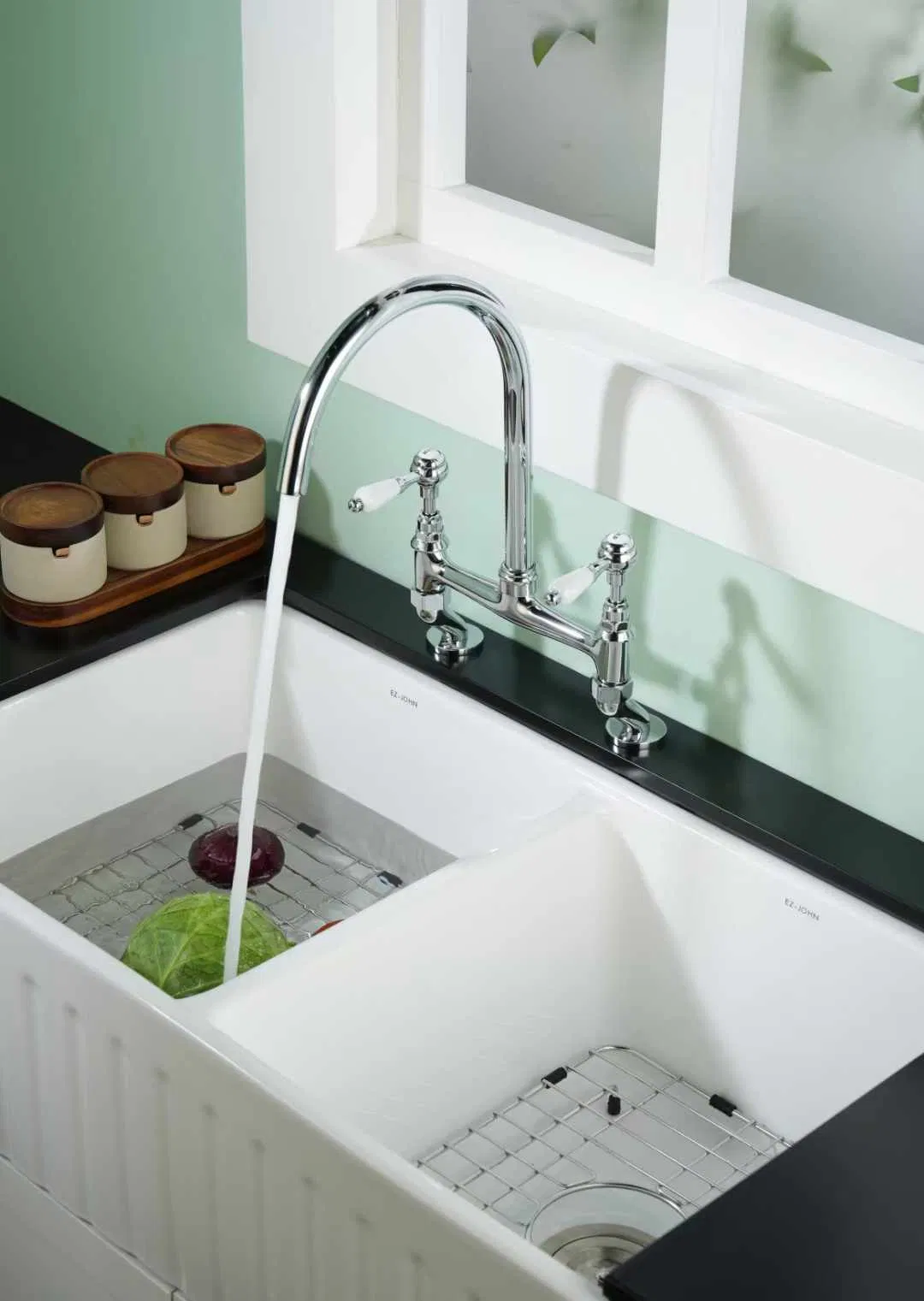 North American Design Styles Luxury Antique Bridge Styles Chromed Finish Kitchen Sink Faucets Mixer