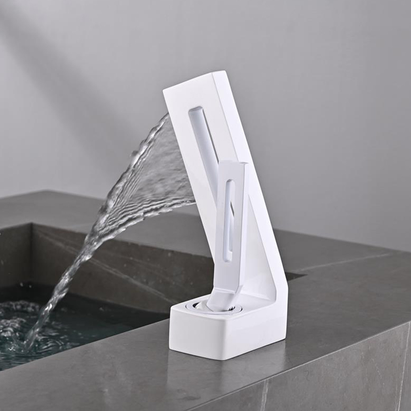 High Quality Brass Deck Mounted Hot Cold Water Bathroom Waterfall Basin Mixer