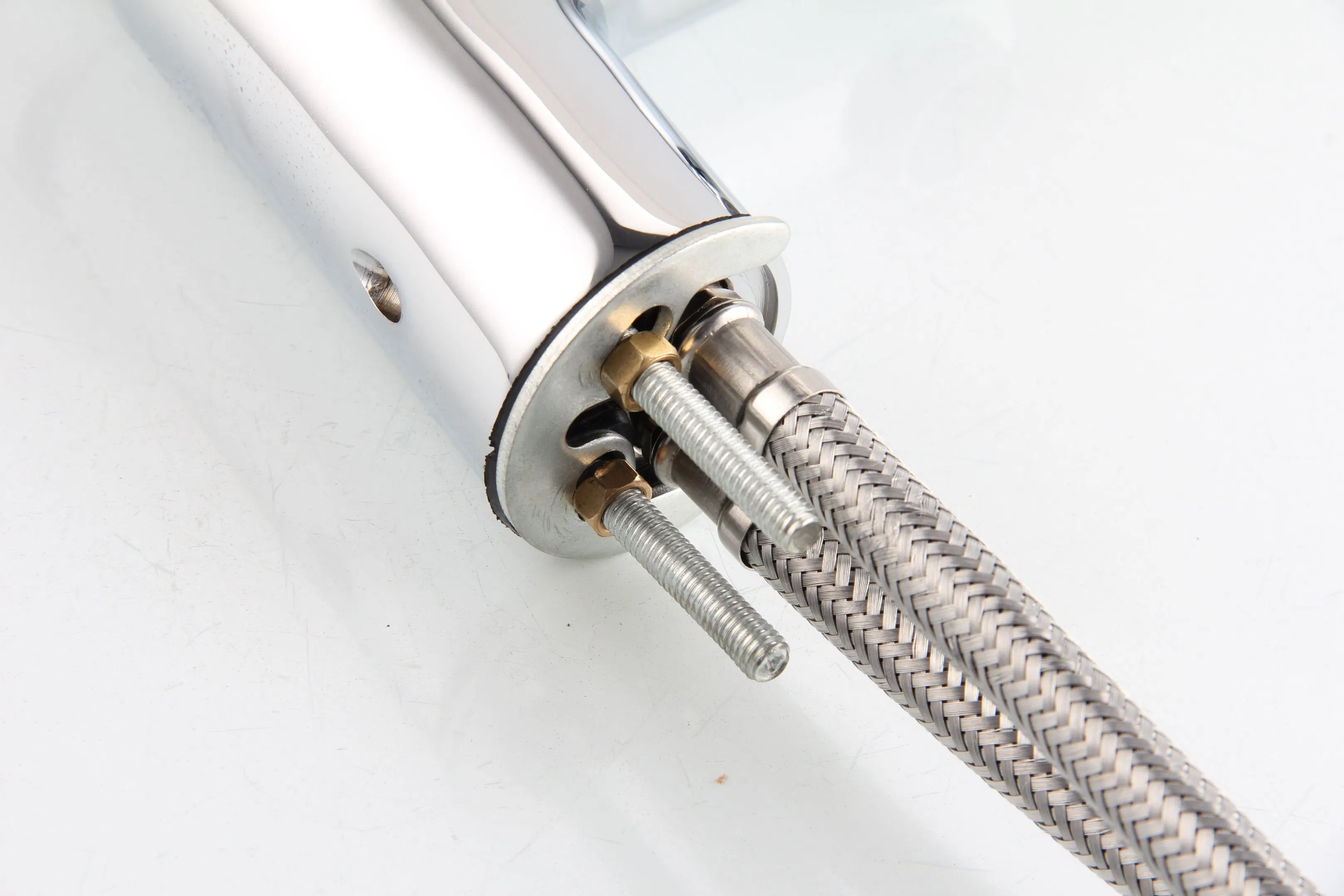 Single Lever Deck Mounted Ceramic Cartridge Brass/Zinc Basin Faucet/Mixer