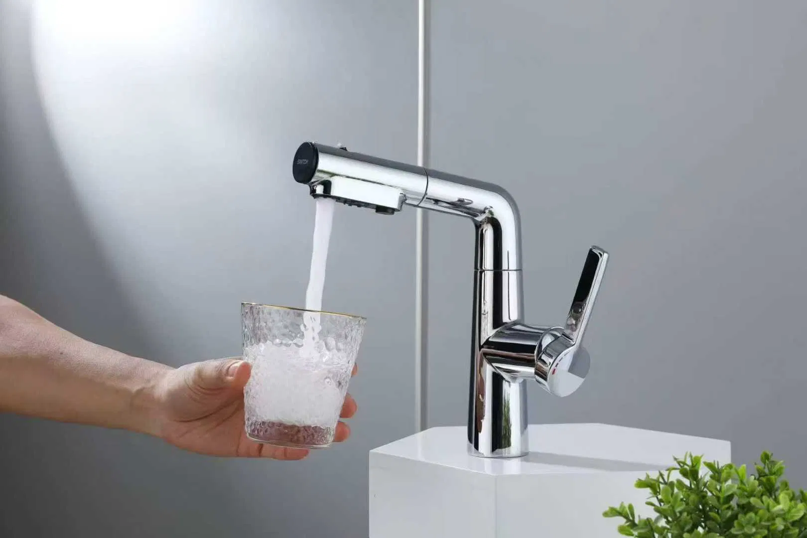Single Lever Handle Chromed Finish Pull Down Swiveled Spout Deck Mounted Basin Sink Taps Mixer