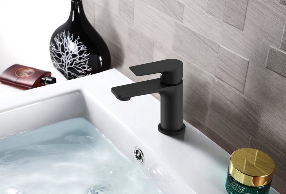 Contemporary Popular Design Matte Black Hot Cold Water Solid Brass Short Basin Water Faucets Single Handle Competitive Price