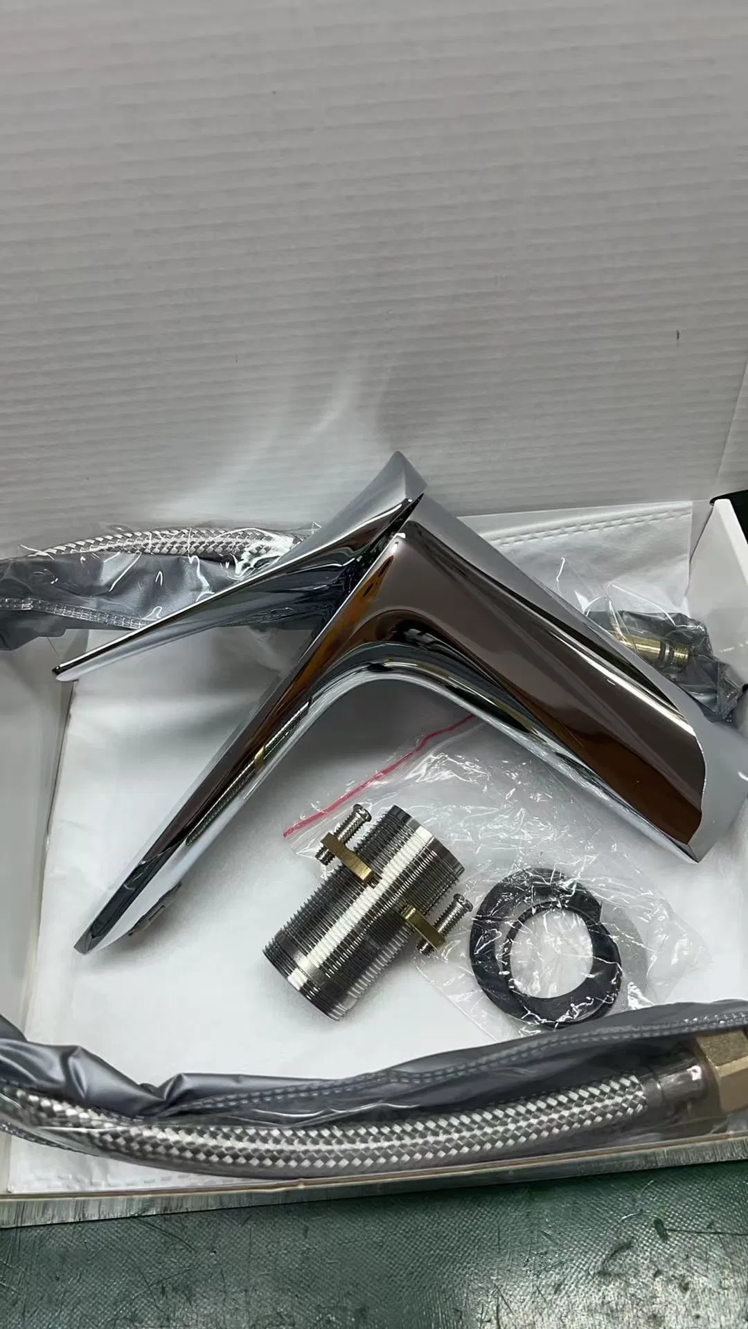 Deck Mounted Chrome Basin Tap Bathroom Sink Brass Mixer with Single Handle