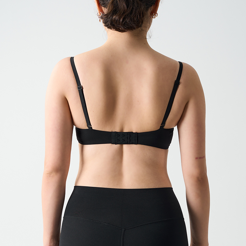 مصنع الجملة ODM/OEM 76%Nylon/Spandex حمالة صدر بوش أب برباط قابل للتعديل بحمالات رفيعة بلون البشرة بسطح ناعم مناسب لليوغا