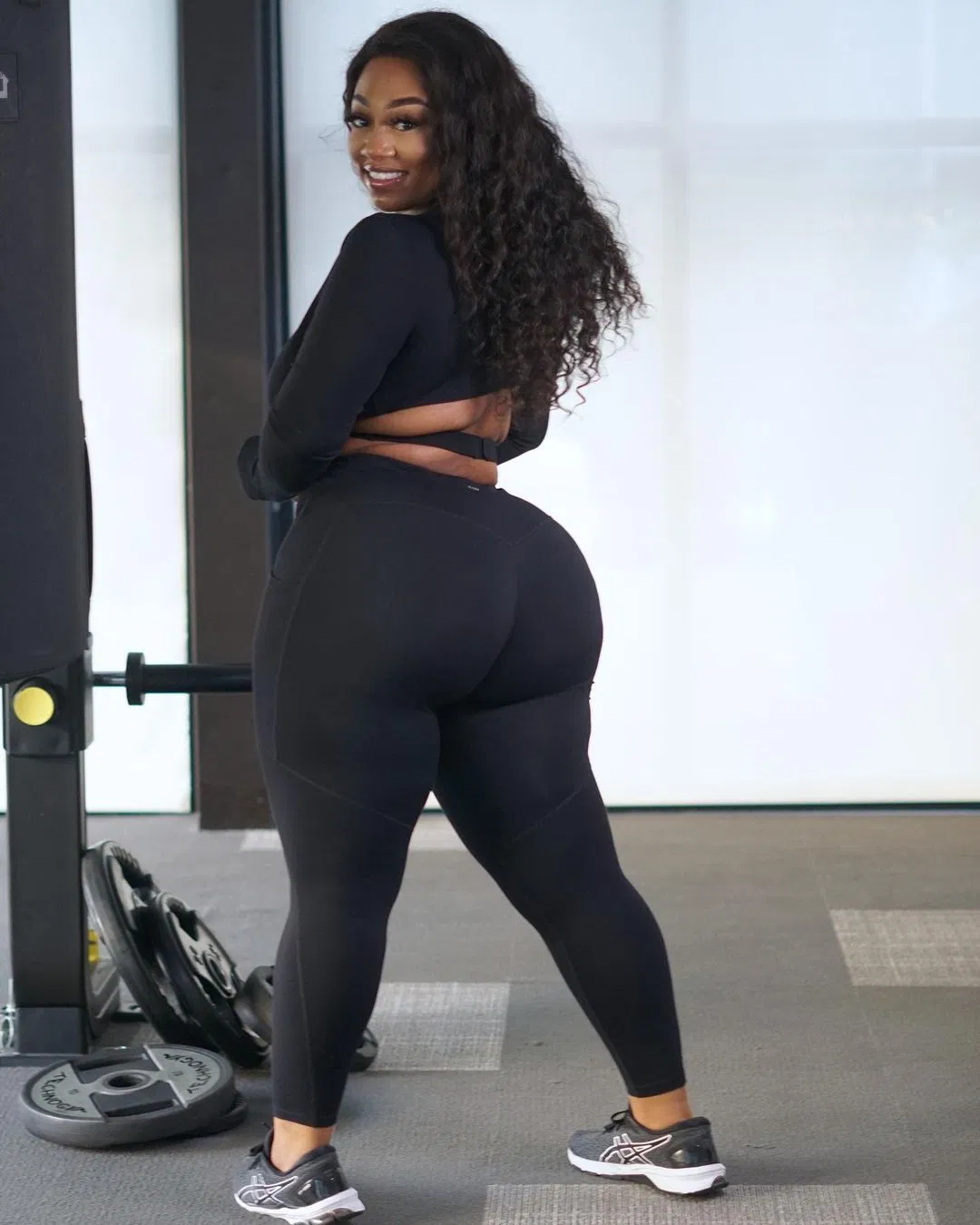 ملابس لياقة بدنية ويوغا 4XL بلوزة طويلة الأكمام مجموعة سويت - ملابس نشطة بحجم زائد لمجموعات التمرين في صالة الألعاب الرياضية للنساء