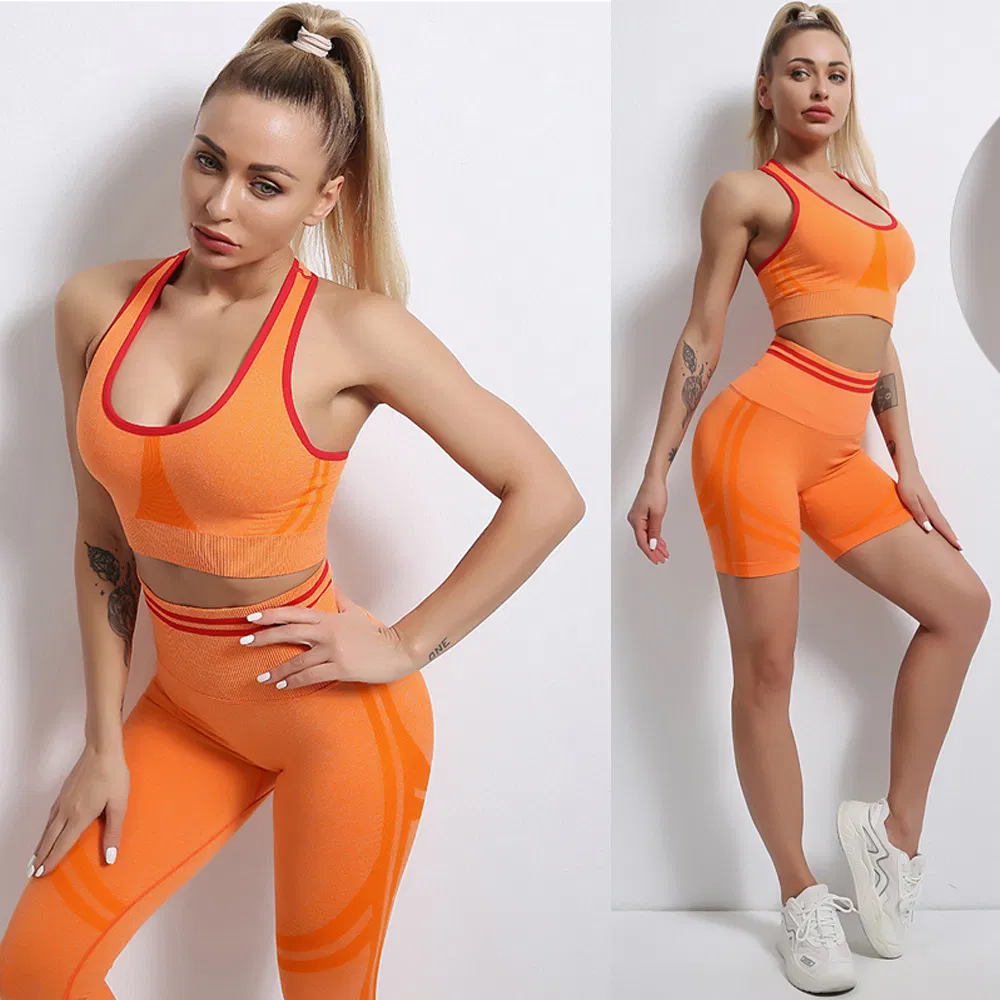3PCS مجموعة ملابس رياضية متكاملة للنساء تشمل حمالة صدر رياضية + بنطلون يوغا + شورتات رياضية مع تصميم مرفوع للجزء الخلفي