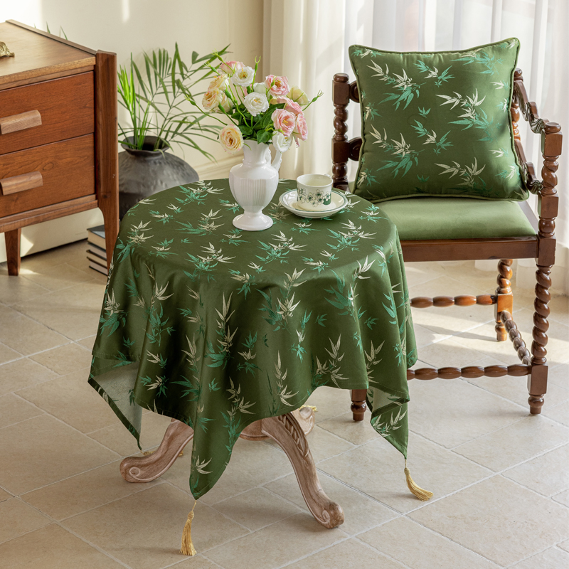 Vibrant Printed Table Linen for Chic Festive Gatherings and Events