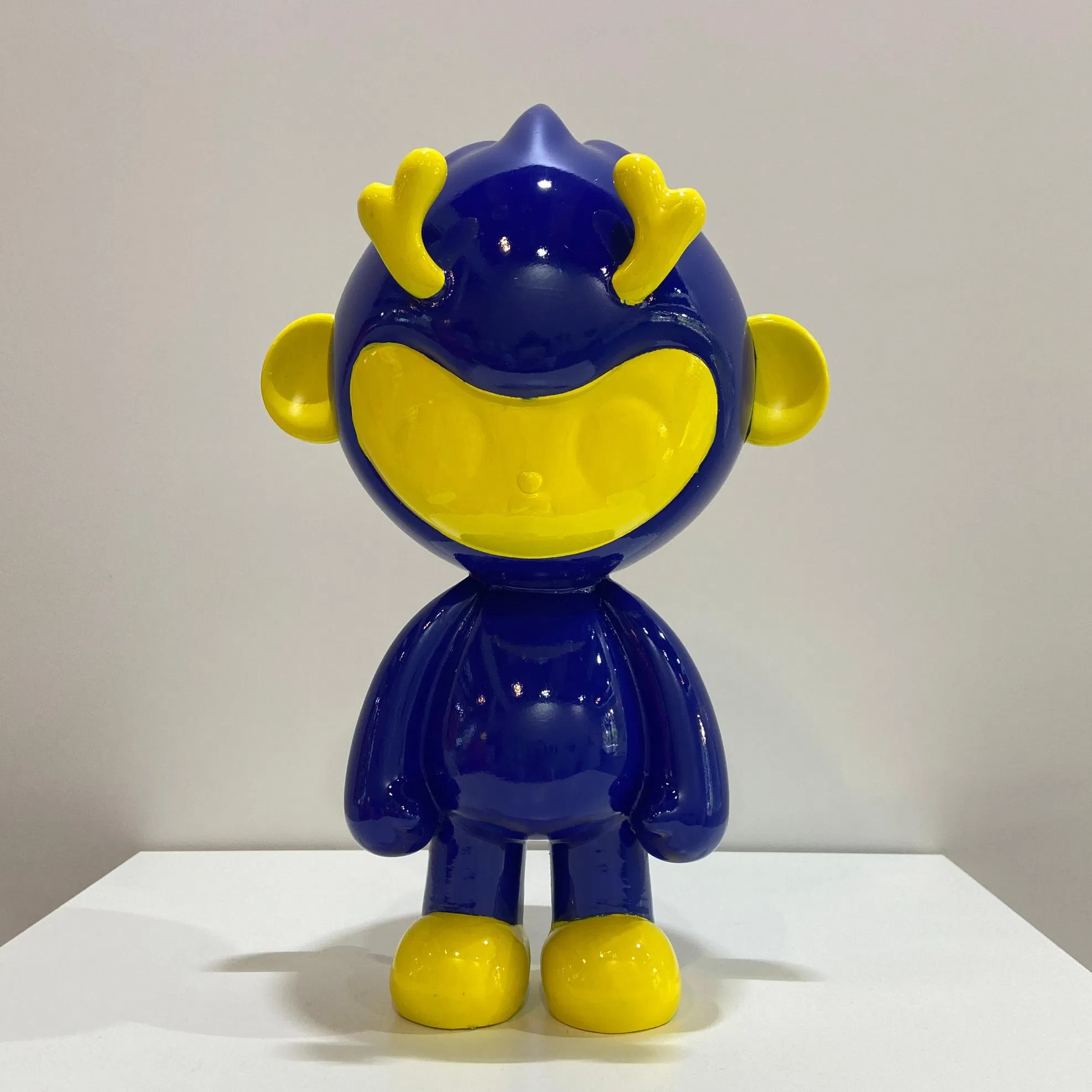 Home Office Lovely Decor Sculpture Abstract Figure Resin Art