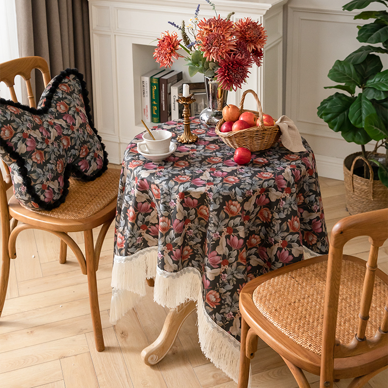Festive Tablecloth for Events with Elegant Patterns and Durable Fabric
