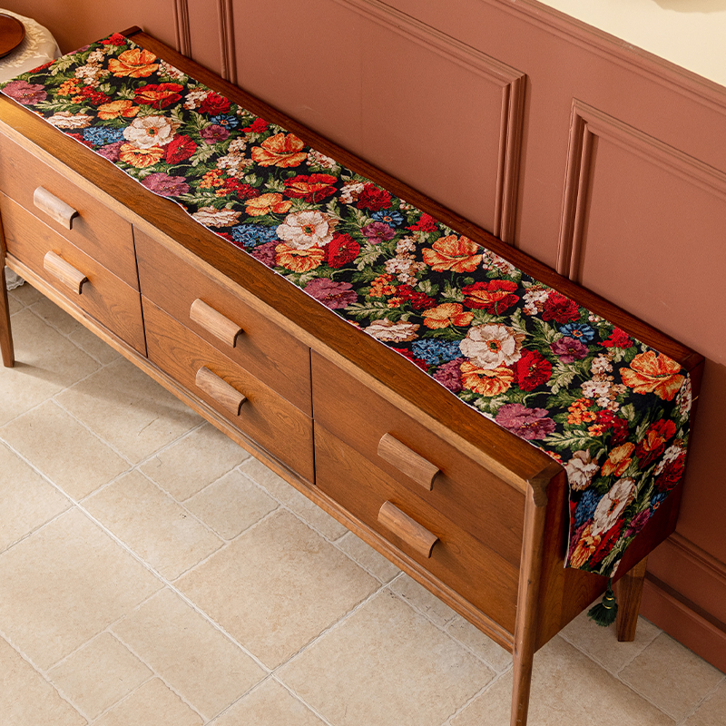 Quality Festive Tablecloth Featuring Unique Decorative Tablecloth for Celebrations