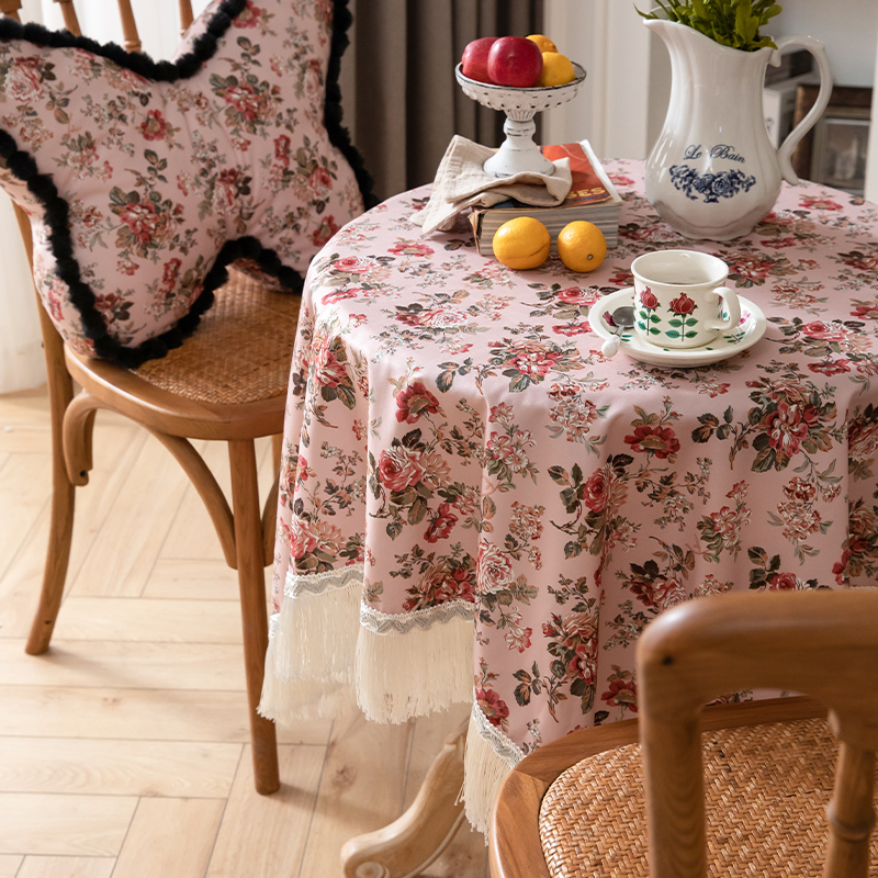 Festive Tablecloth for Events with Elegant Patterns and Durable Fabric