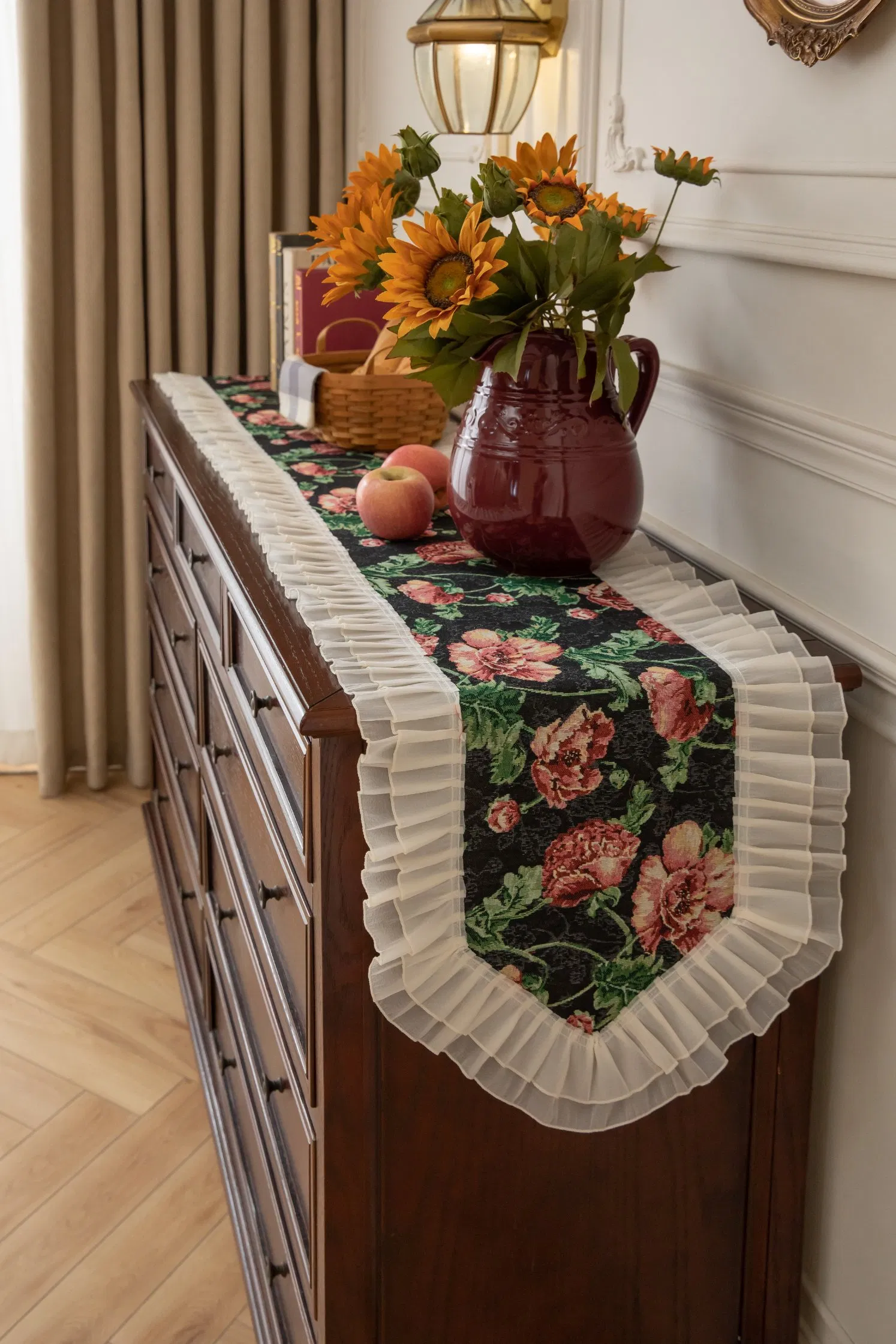 Style-Enhancing Scratch-Resistant Easy-Care Breathable Table Linen for Festive Dressing