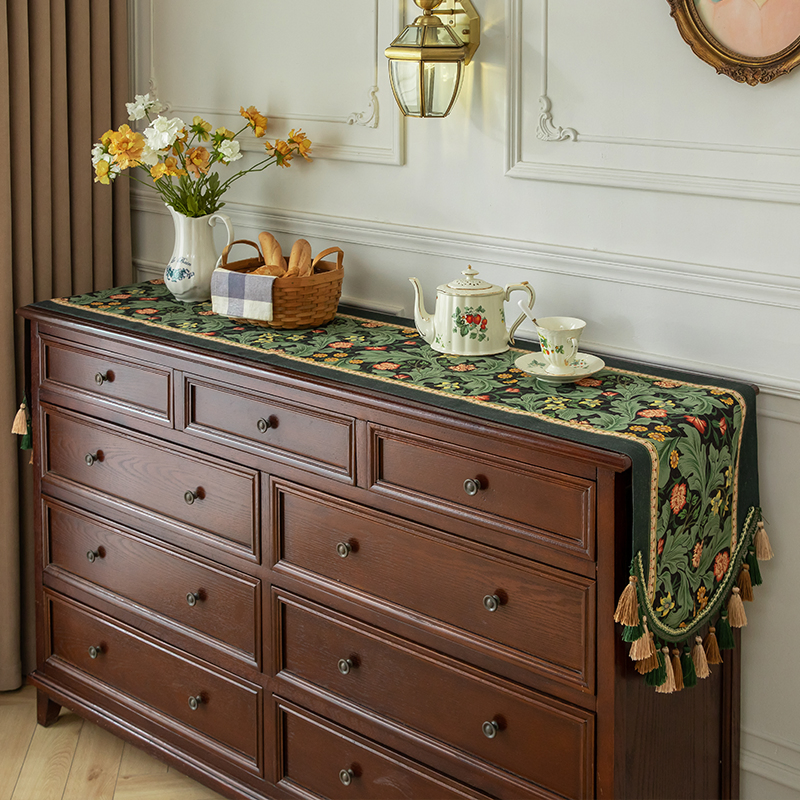 Chic Decorative Tablecloth for Unique Gatherings and Festive Occasions