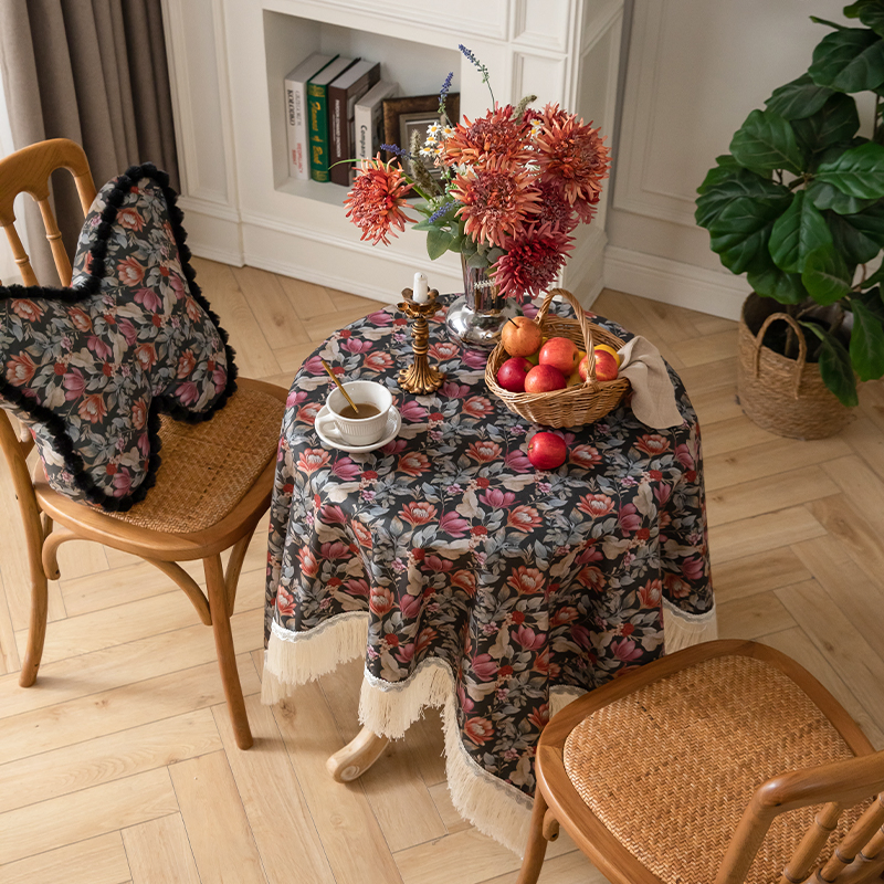 Festive Tablecloth for Events with Elegant Patterns and Durable Fabric