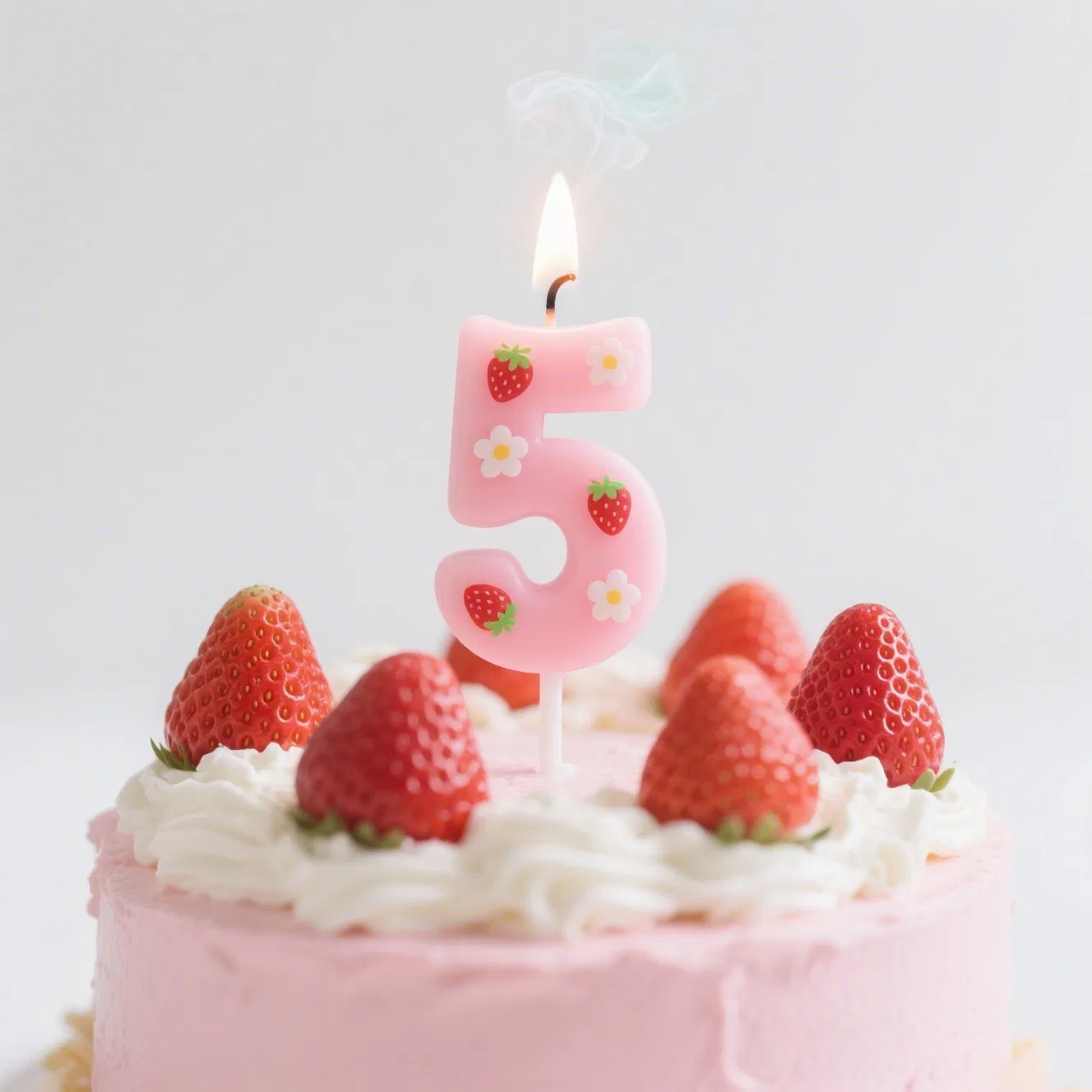 Huaming Birthday Candles with Digital Innovation for Standing out Among Ordinary Decorations and Making Birthdays Memorable