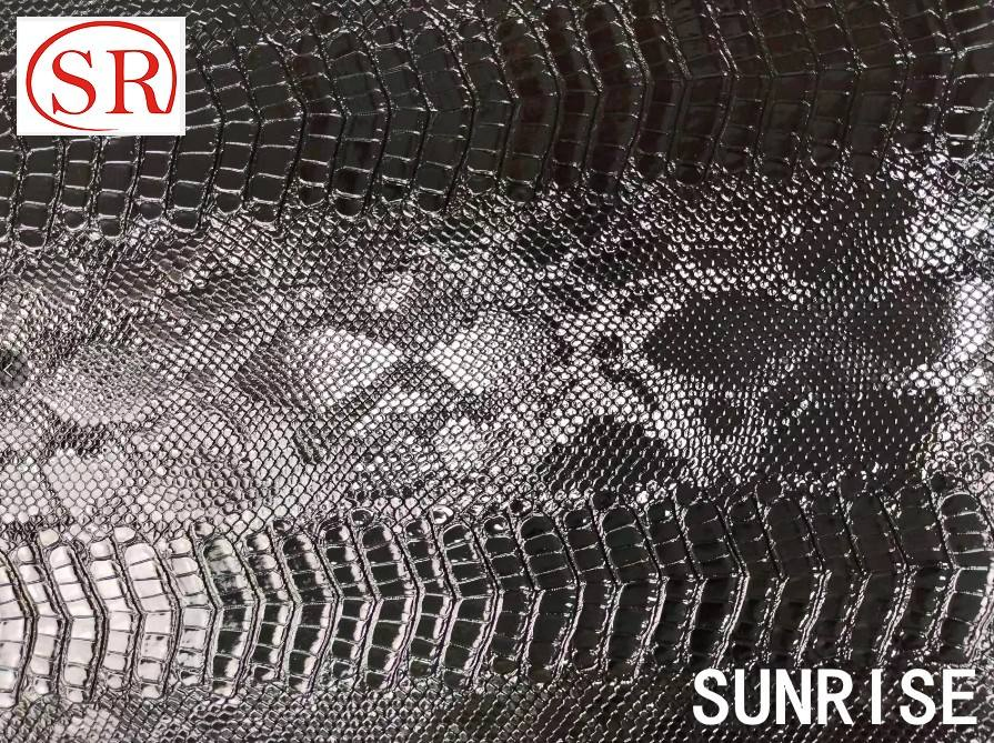 Versatile Snake-Embossed PU Leather for Fashion Accessories Crafting