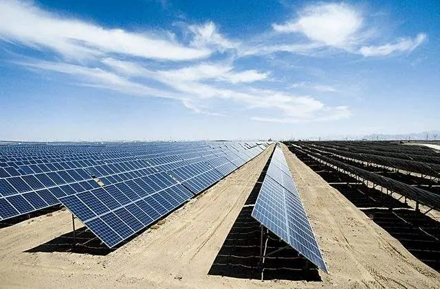 Alta Eficiencia 590W 600W Máxima Potencia 605W 210mm Panel Solar Mono de Células Cortadas por la Mitad con Calidad Superior