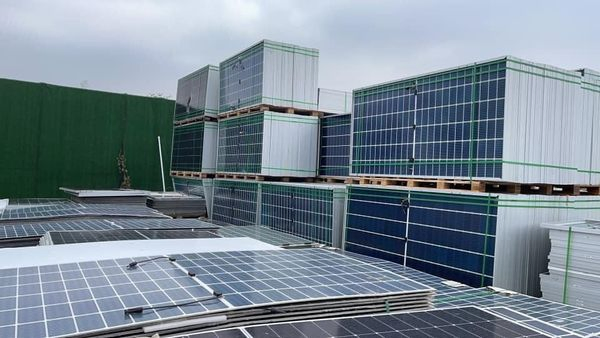 Profesional y experimentado en la exportación de paneles solares al por mayor, módulos fotovoltaicos conectados a la red de nueva energía, marcas famosas Jinko, Longi, Canadian, Trina, Astro
