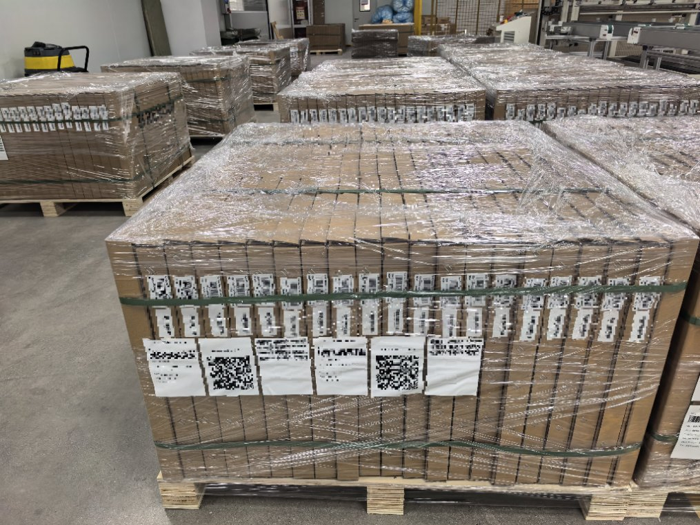 Unidad de Generación de Energía Portátil Montable para RV con Panel Solar Flexible a Prueba de Contracción de Alta Flexibilidad Efv-L166-50