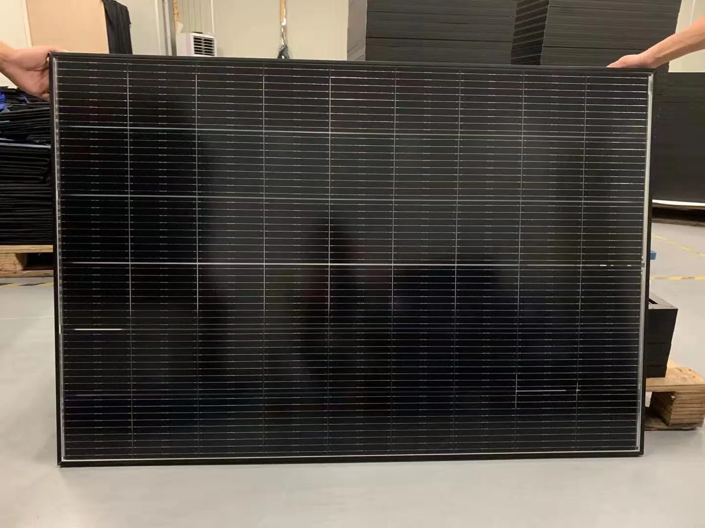 Tier 1 Calidad Hjt Bifacial Panel Solar 730W 740W 750W N-Type Doble Cristal Alta Eficiencia 24.1% Módulo FV para Proyecto de Utilidad