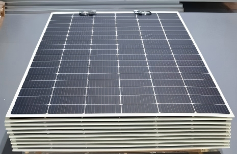Efv-L182-345 Panel Solar Flexible Instalado de Superficie Curvada con Recubrimiento Sin Costuras