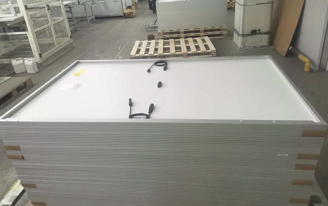 Alta Eficiencia 590W 600W Máxima Potencia 605W 210mm Panel Solar Mono de Células Cortadas por la Mitad con Calidad Superior