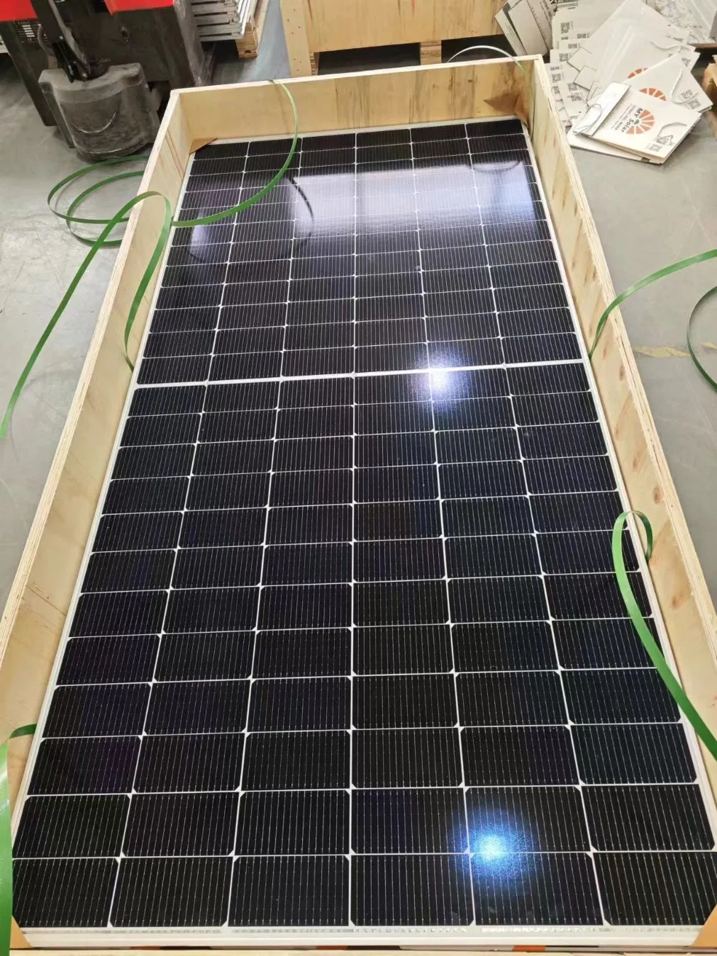 Precio Mayorista Paneles Solares Policristalinos para Uso Doméstico 565W 585W Jinko 580n-72hl4-V
