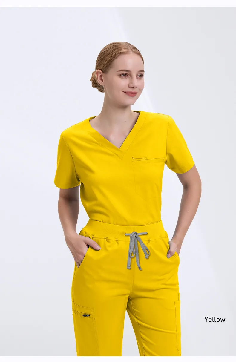 Detalle de confección y tejido de uniforme médico